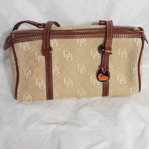 Make offer! Like New Dooney and Bourke Handbag - Picture 1 of 5
